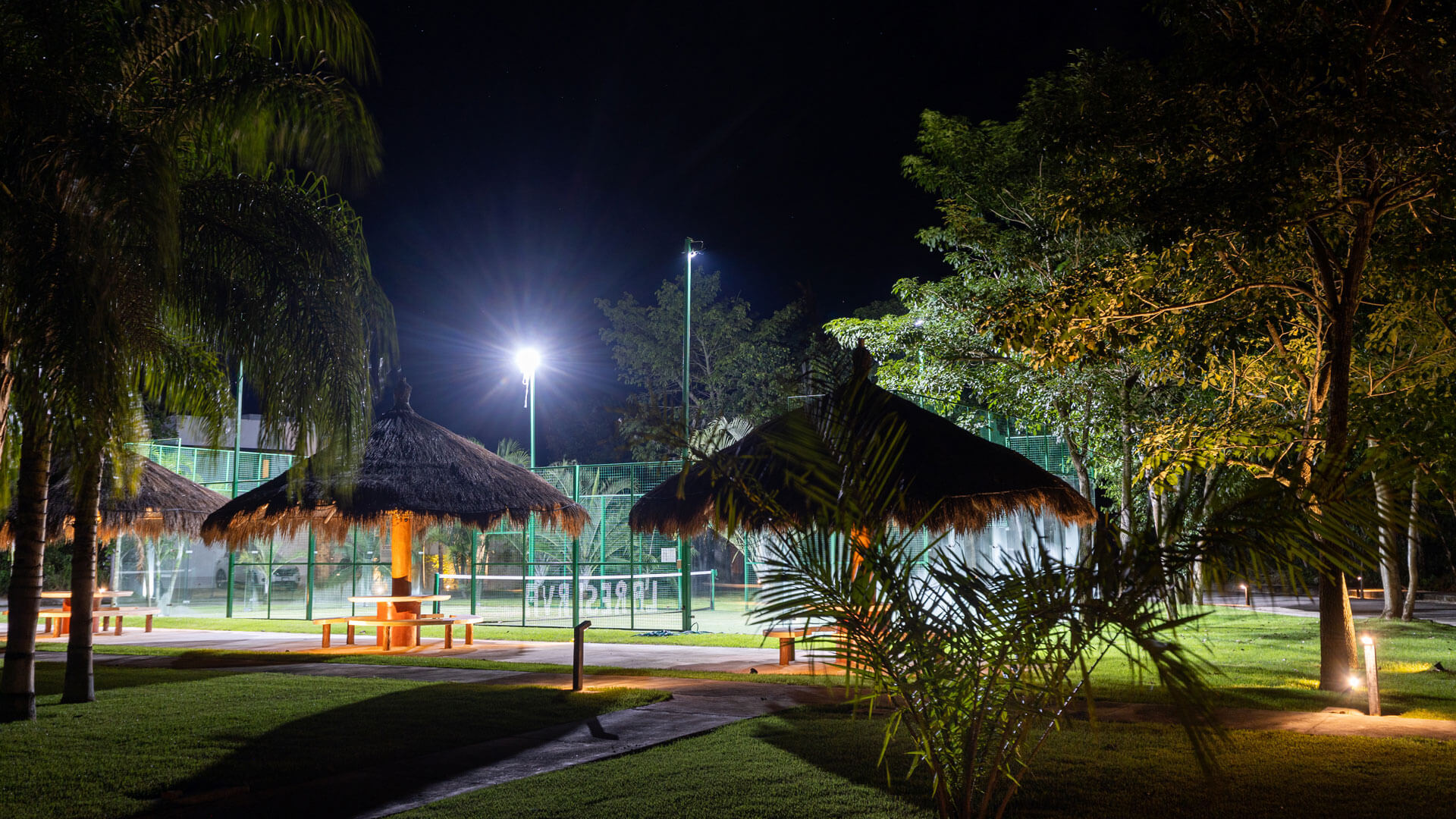 Cancha noche La Reserva Yucatán